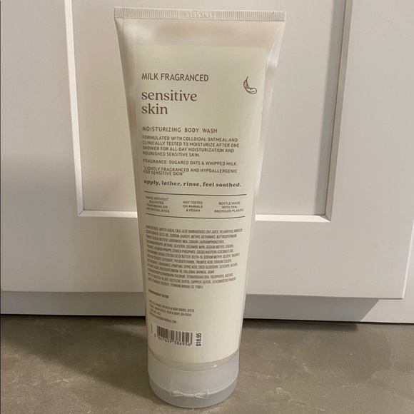 Bath & Body Works milk fragranced moisturizing body wash - Picture 4 of 5